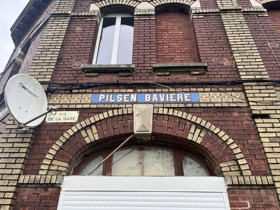 Pilsen Baviere sign Rue de la Gare Crespin 