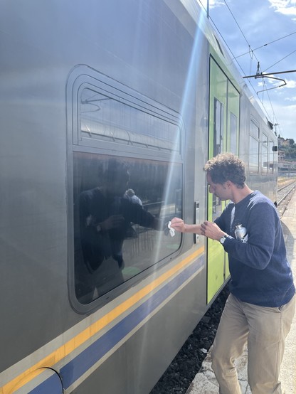 Jon cleaning the windows of a Trenitalia DMU at Ventimiglia 