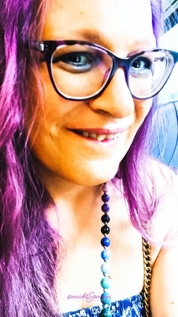 Selfie im Zug, Lip bite, Filter: kräftige Farben