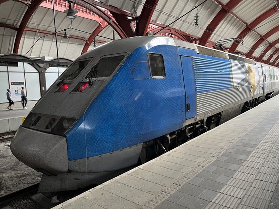 An X2000 non tilting locomotive (odd livery with partly peeled stickers)