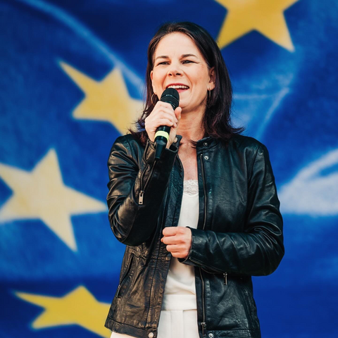 Annalena Baerbock auf der Bühne beim Wahlkampfabschluss der Grünen in Köln. 