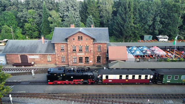 99 787 at Bertsdorf. Brick station behind the black and red steam locomotive 