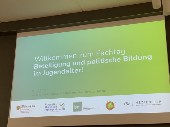 Foto der PowerPoint mit dem Titel der Veranstaltung 