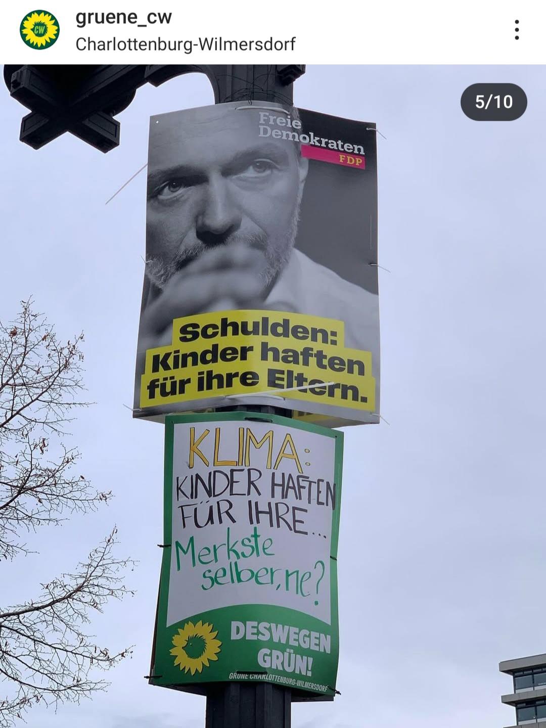 Zwei Plakate an einer Laterne
Oben FDP
Schulden- Kinder haften für ihre Eltern

Darunter Die Grünen
Klima: Kinder haften für ihre ...
Merkste selber,ne?